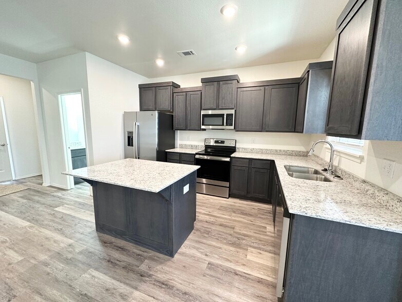 More Photos Of 4235 W Santa Fe St, Fayetteville Specialty For Sale