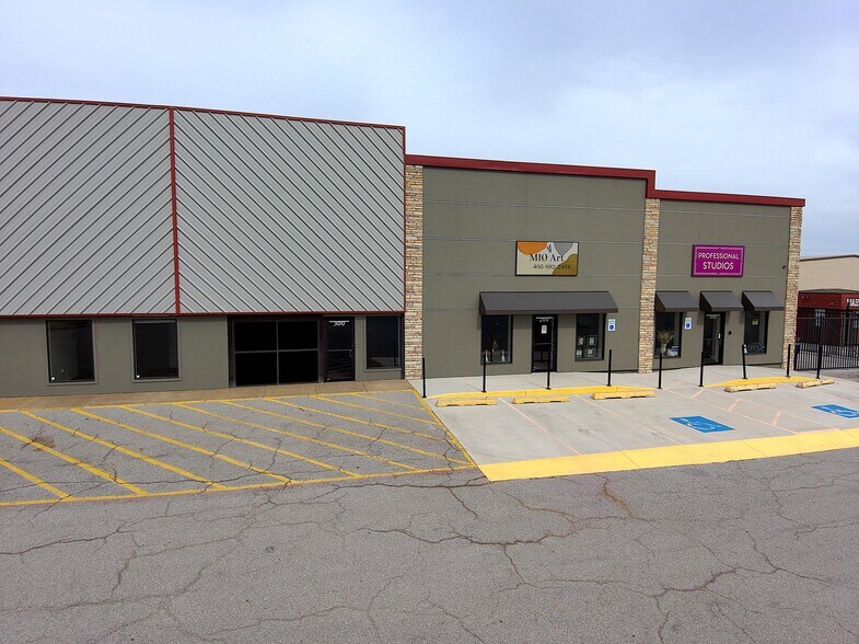 More Photos Of 8921 NW Expressway St, Oklahoma City Warehouse For Lease