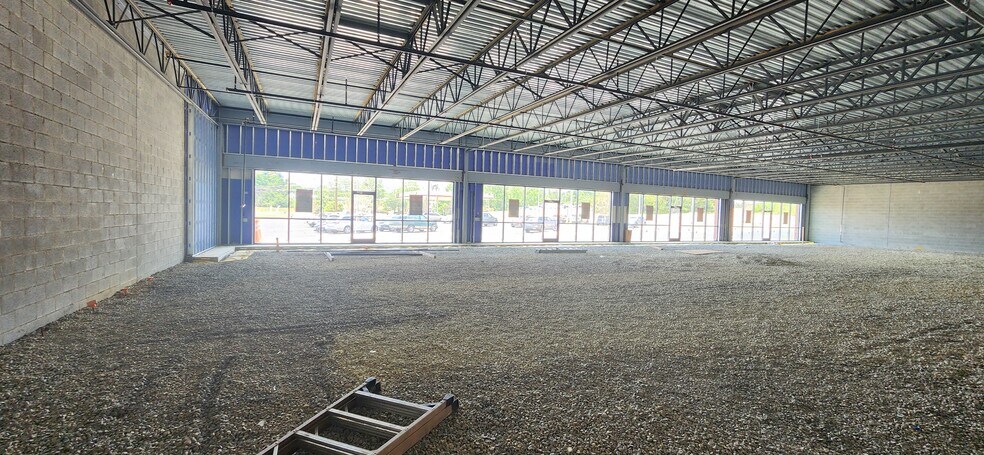 More Photos Of 1201 E Main St, Pulaski General Retail For Lease