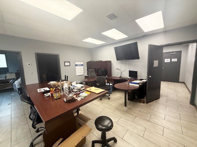 More Photos Of 4790 North Service Rd E, Windsor Distribution For Lease