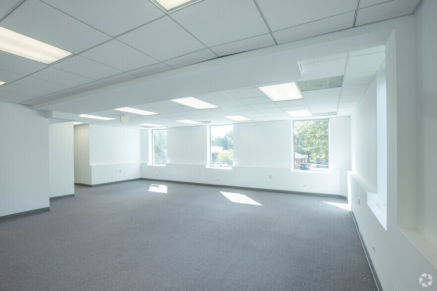 More Photos Of 1616 Grand Ave, Waukegan Medical For Lease