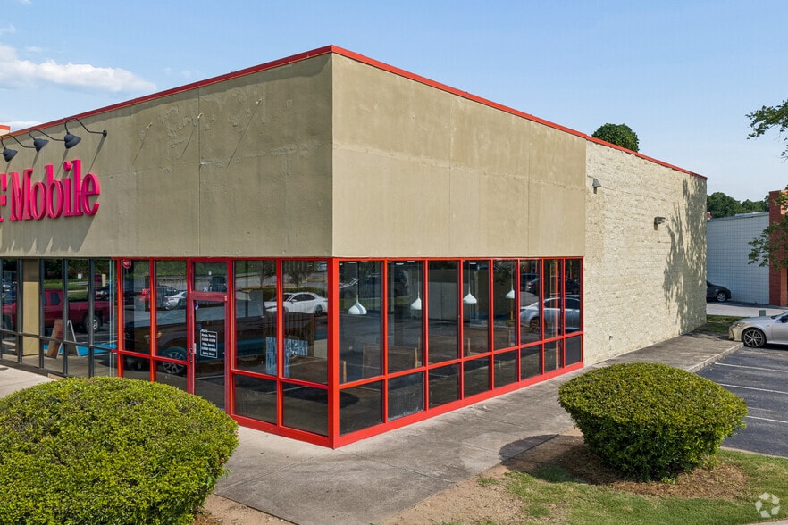 More Photos Of 420 Walmart Way, Dahlonega Storefront For Lease