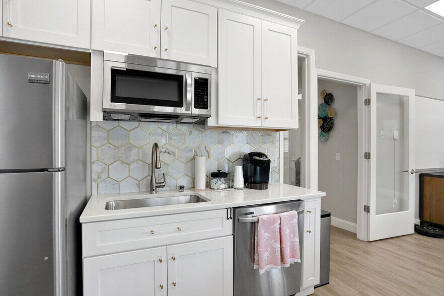 More Photos Of 1845 East West Pky, Fleming Island Medical For Lease