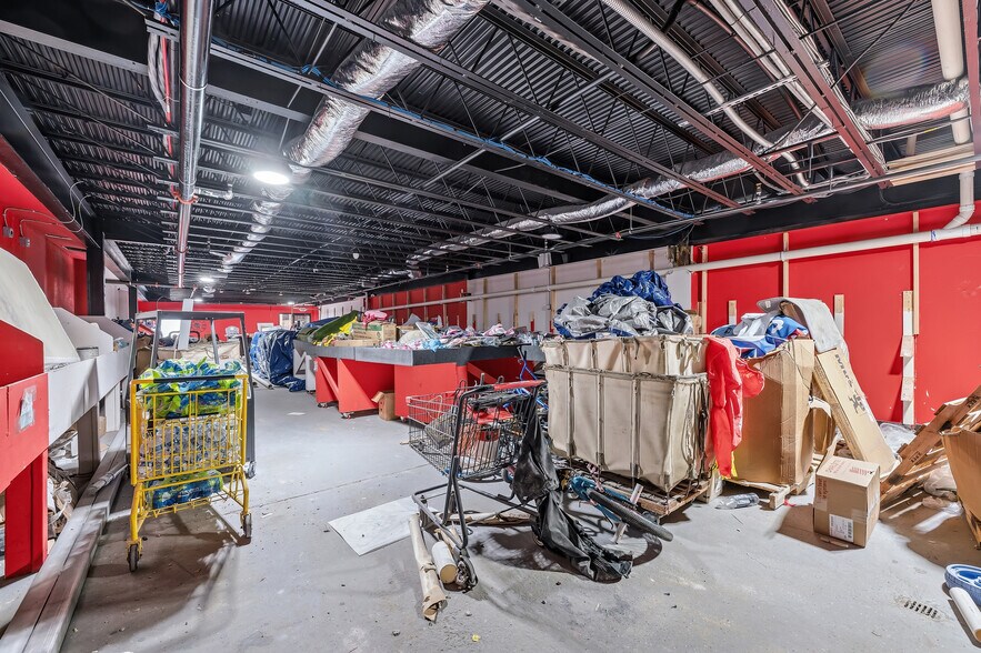 More Photos Of 145-555 Hamilton St, Allentown Showroom For Lease