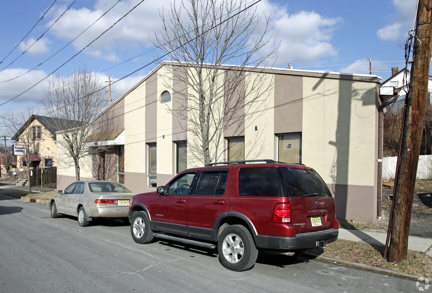 More Photos Of 425 Paterson Ave, East Rutherford Light Distribution For Sale