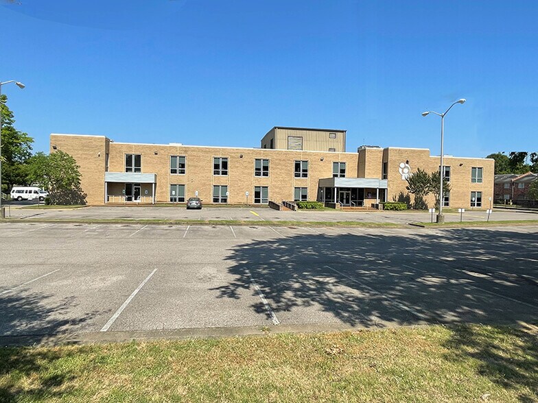 More Photos Of 3971 Knight Arnold Rd, Memphis Office For Sale