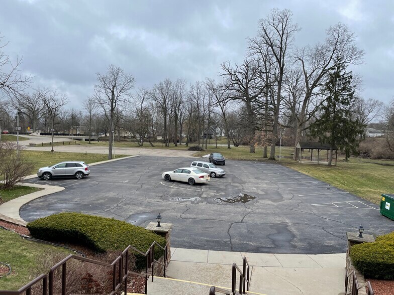 More Photos Of 621 W Oliver St, Owosso Medical For Lease