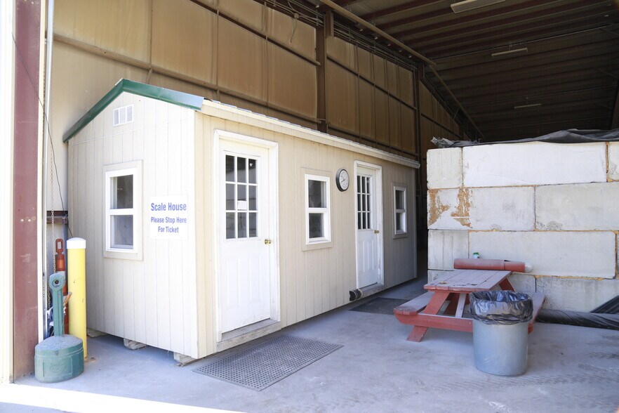 More Photos Of 255 S Plant St, Morgantown Distribution For Lease