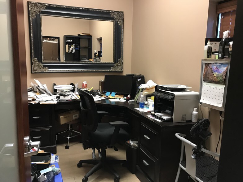 More Photos Of 4025 W Chandler Blvd, Chandler Coworking Space