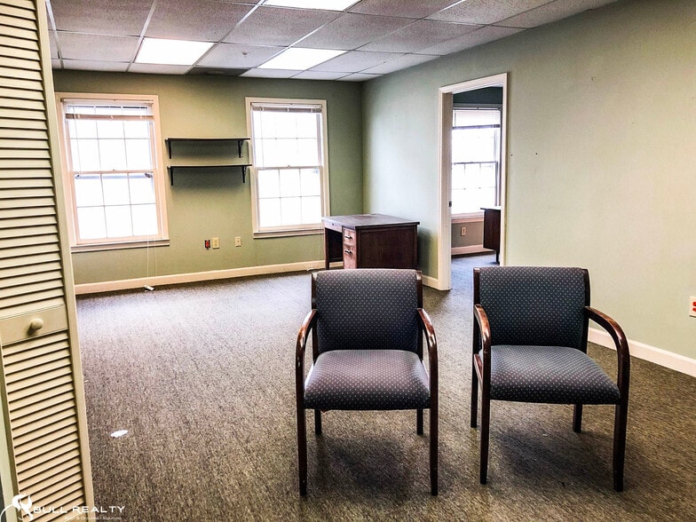 More Photos Of 7961 Hwy 92, Woodstock Medical For Lease