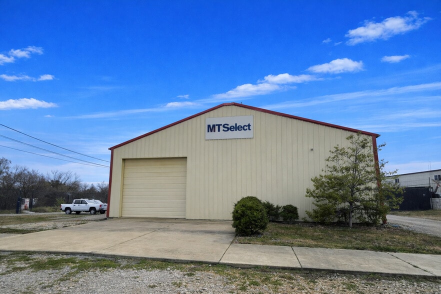 More Photos Of 2563 Commerce Cir, Birmingham Unknown For Lease