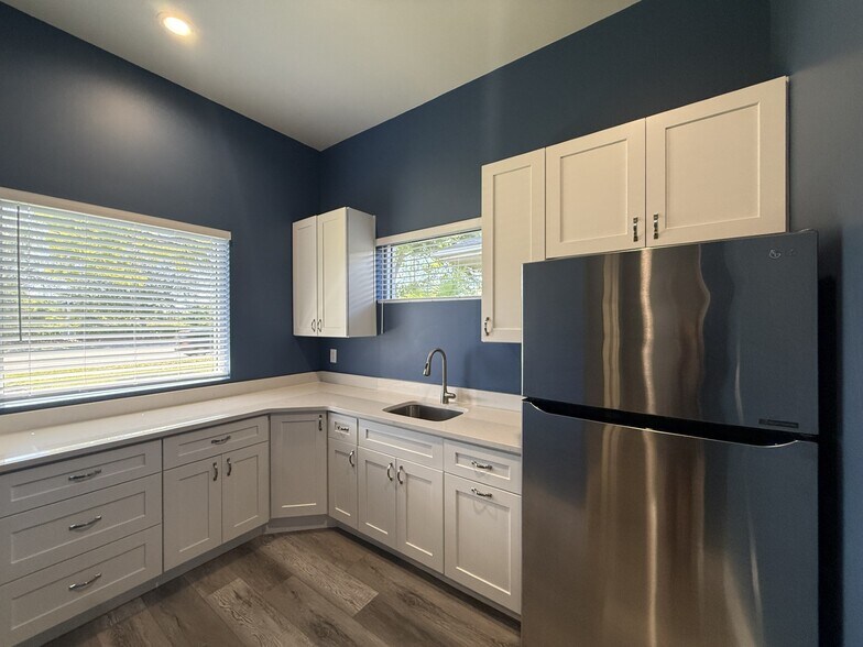 More Photos Of 90 Fox Ridge Ct, DeBary Office For Sale