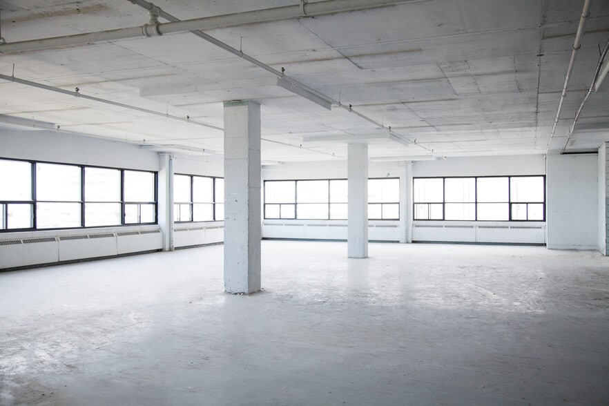 More Photos Of 111 Rue Chabanel O, Montréal Loft Creative Space For Lease