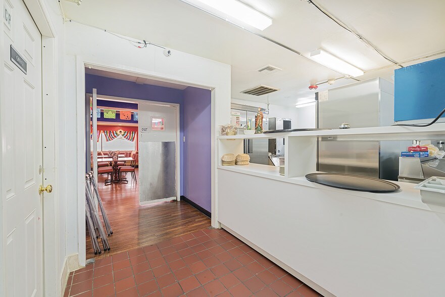 More Photos Of 17009 East Fwy, Channelview General Retail For Sale