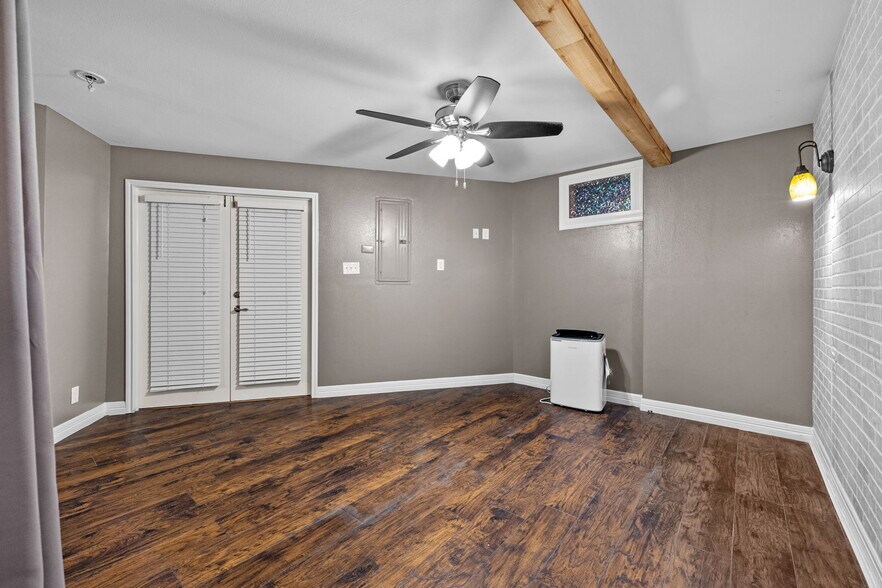 More Photos Of 7648 Broadview Dr, Houston Apartments For Sale