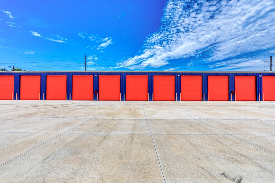 More Photos Of 2225 Avocado Ave, Melbourne Light Distribution For Lease