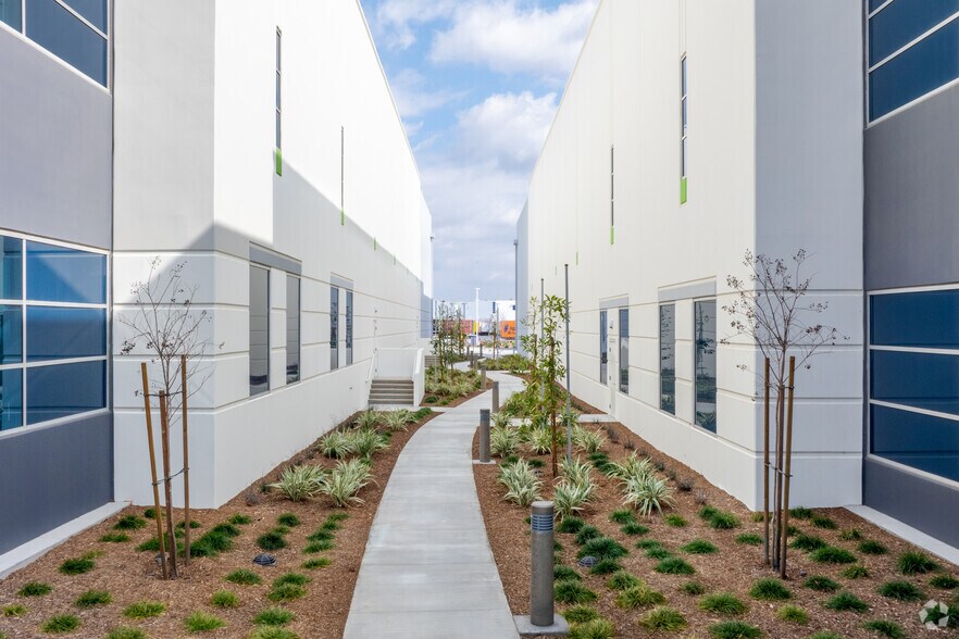 More Photos Of 5200-5210 Hamner, Eastvale Unknown For Lease