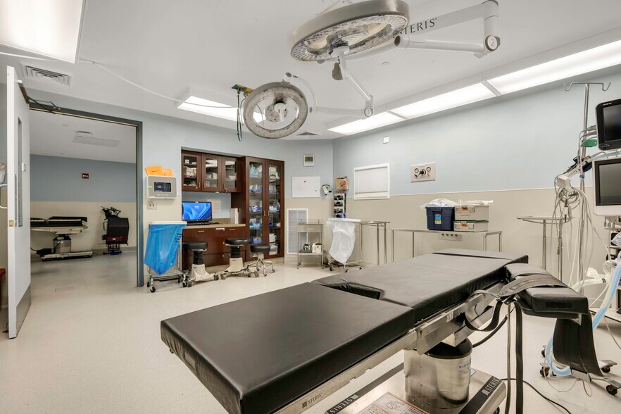 More Photos Of 1767 & 1781 Metromedical Dr, Fayetteville Medical For Sale