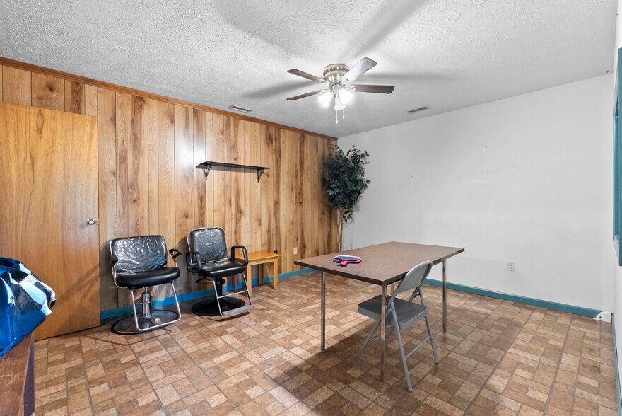 More Photos Of 7717 Richmond Tappahannock Hwy, Aylett Storefront Retail Office For Sale