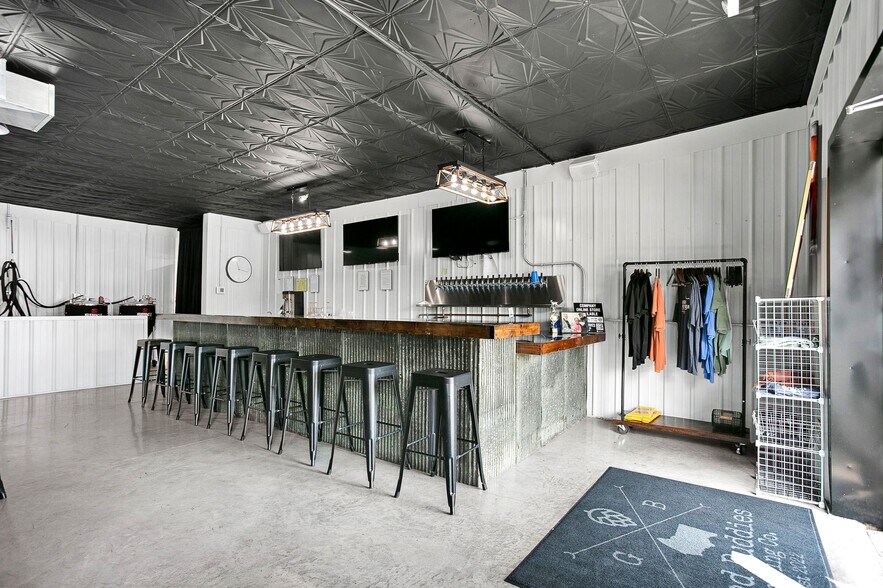 More Photos Of 120 M.L.K. ave, Lebanon Bar For Sale