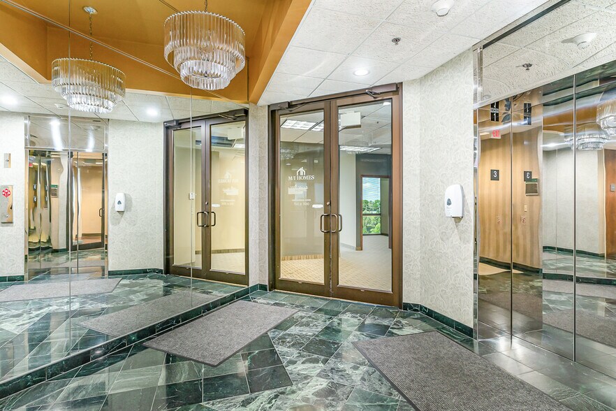 More Photos Of 941 Hillwind Rd NE, Minneapolis Medical For Lease