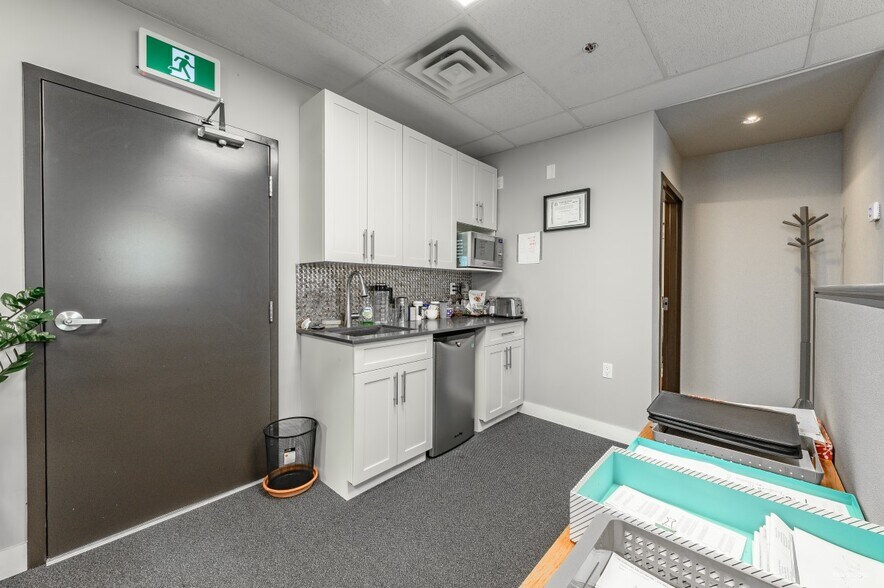 More Photos Of 10013 River Rd, Richmond Office For Sale
