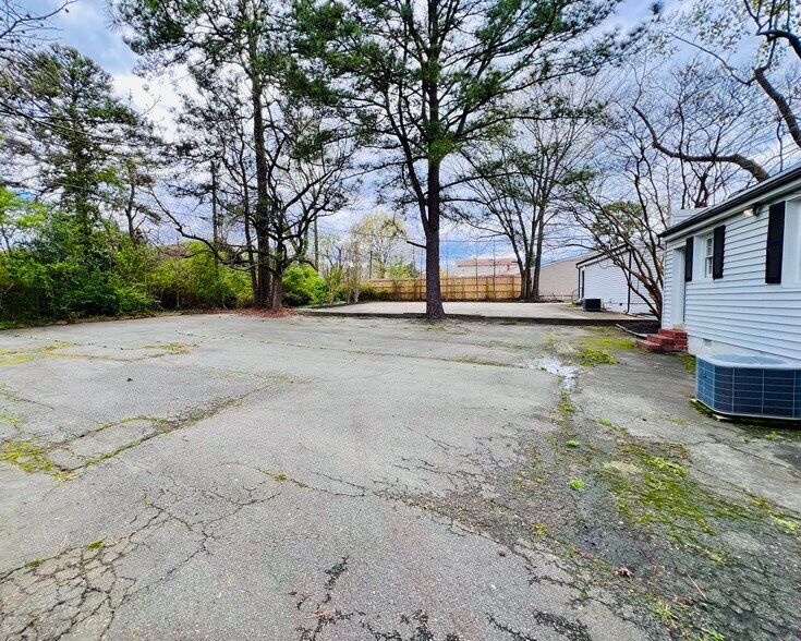 More Photos Of 6403 Mallory Dr, Richmond Office For Sale