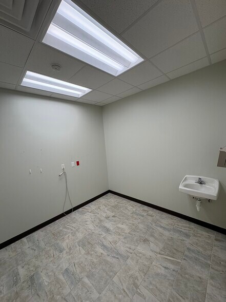 More Photos Of 1418 Heather Dr, Opelousas Office For Sale