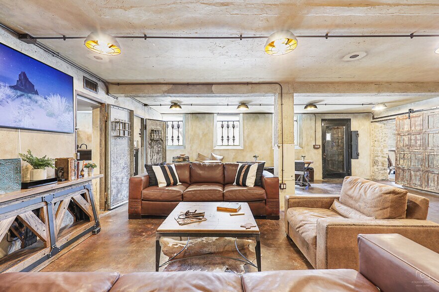 More Photos Of 115 S Kentucky St, McKinney Office For Lease
