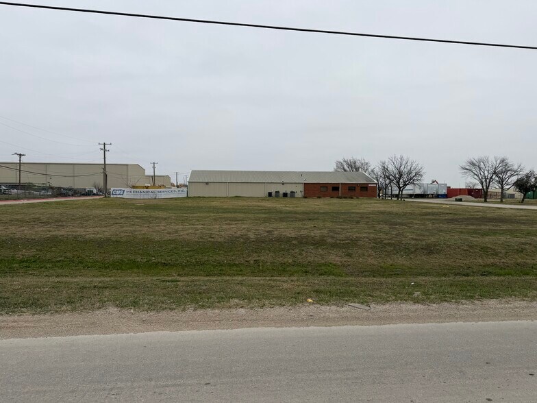 More Photos Of 5000 Energy Pl, Denton Industrial For Lease