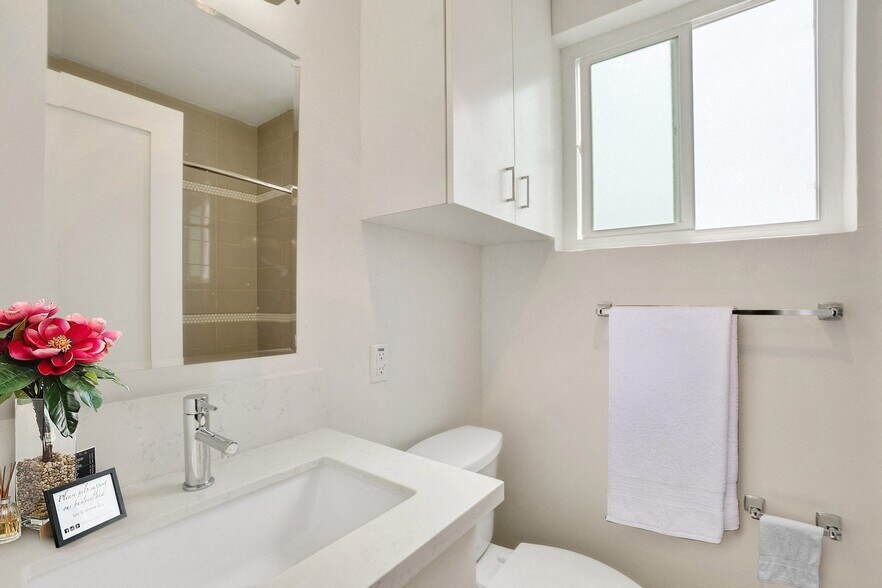 More Photos Of 700 S 6th St, Burbank Apartments For Sale