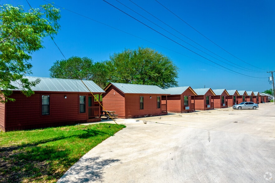 More Photos Of 108 E State Highway 72, Kenedy Hotel For Sale