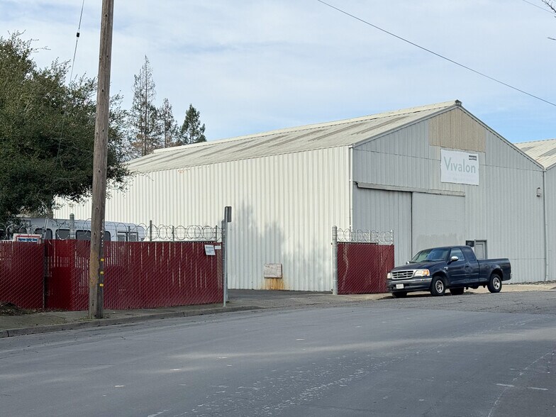 More Photos Of 1071 Maxwell Dr, Santa Rosa Warehouse For Lease
