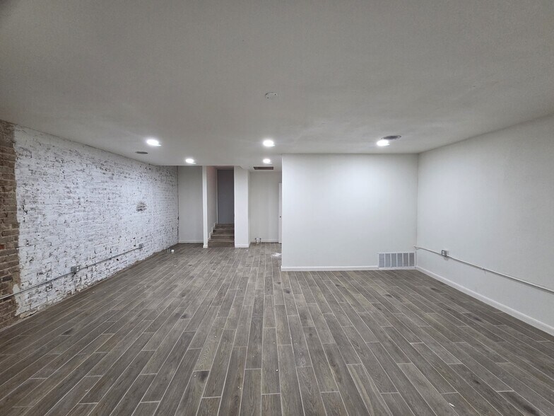 More Photos Of 406 N State Line Ave, Texarkana Storefront Retail Residential For Lease