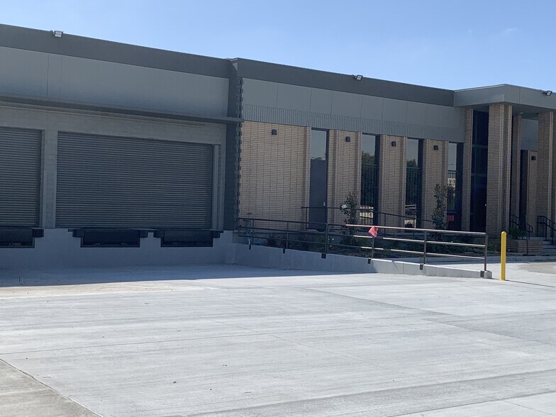 Primary Photo Of 13838 S Figueroa St, Los Angeles Warehouse For Lease