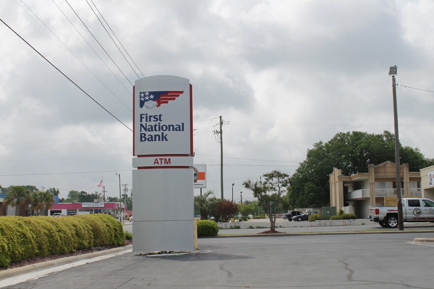 More Photos Of 2445 Onslow Dr, Jacksonville Bank For Sale