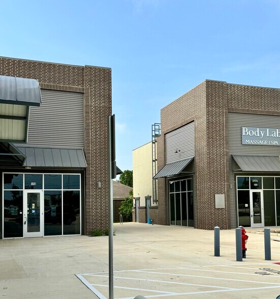 More Photos Of 821 W New Hope Dr, Cedar Park General Retail For Sale