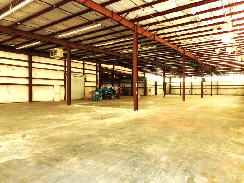 More Photos Of 502 7th St, Lake Charles Warehouse For Sale