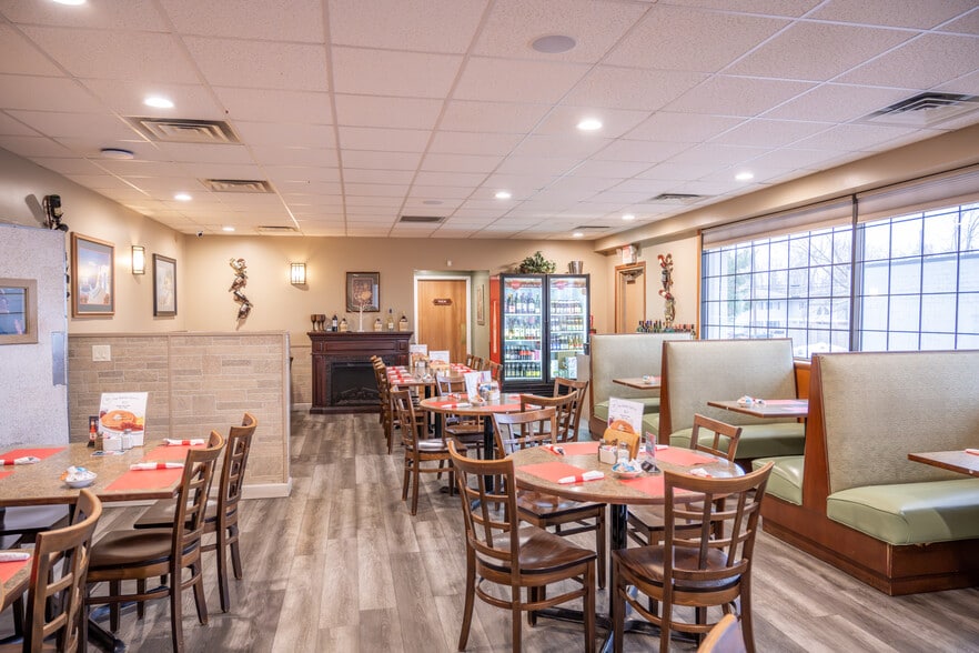 More Photos Of 532 Gateway Ave, Mauston Restaurant For Sale