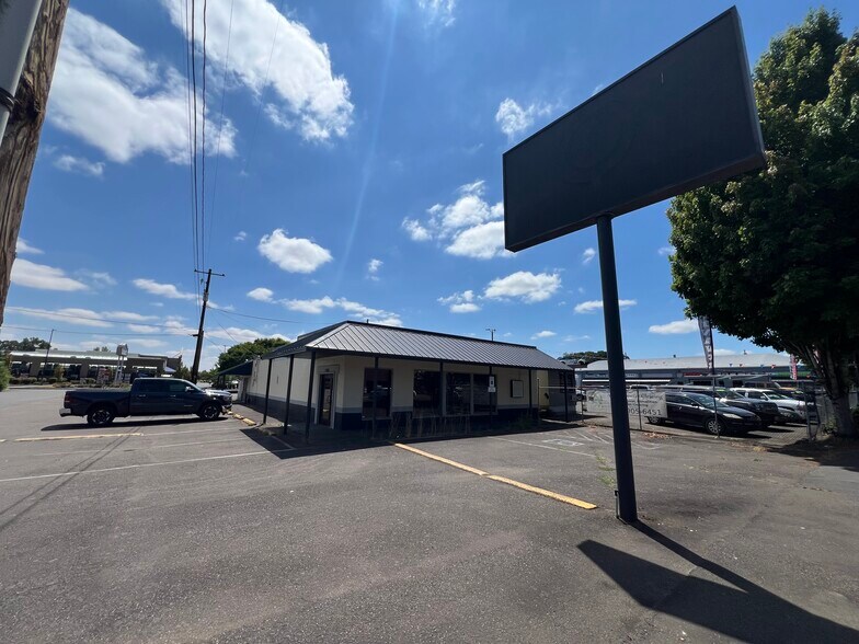 Primary Photo Of 1350 Pacific Blvd SE, Albany Freestanding For Sale