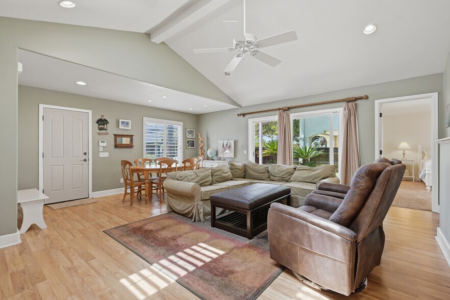 More Photos Of 4652 Cass St, San Diego Office Residential For Sale