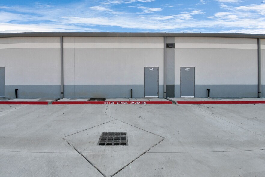 More Photos Of 30625 Kingsland Blvd, Brookshire Storefront For Lease