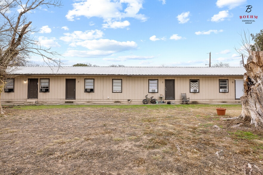 More Photos Of 2906-2908 Hunt St, Kerrville Apartments For Sale