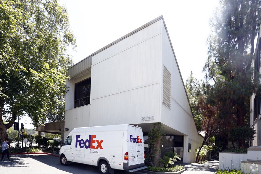 More Photos Of 20301 Ventura Blvd, Woodland Hills Unknown For Lease