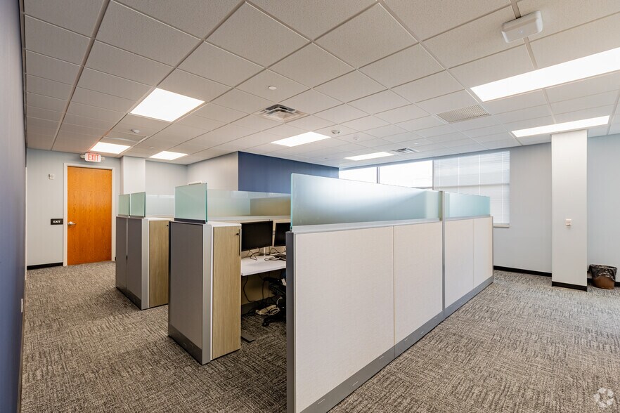 More Photos Of 631 Excel Dr, Mount Pleasant Medical For Lease