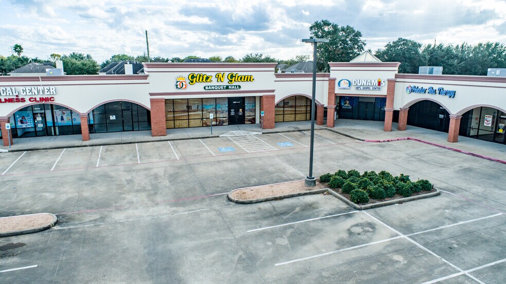 More Photos Of 13625 Beechnut St, Houston Storefront Retail Office For Sale