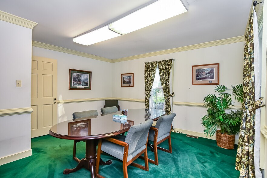 More Photos Of 1900 E Parham Rd, Henrico Office For Sale