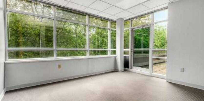More Photos Of 8760 Orion Pl, Columbus Office For Lease