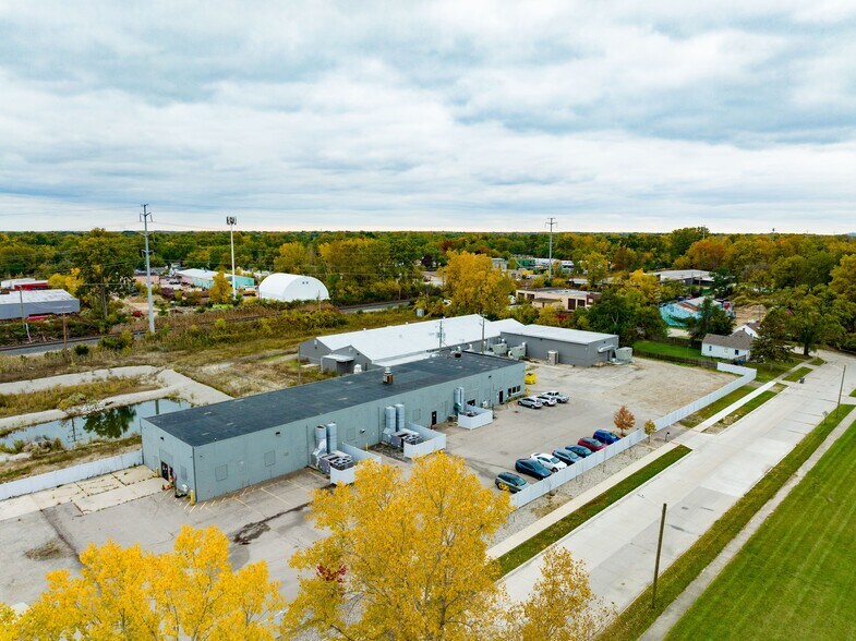 More Photos Of 2640-2642 Princess St, Inkster Warehouse For Sale