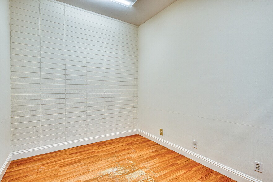More Photos Of 729 S Main St, Salinas Office For Sale